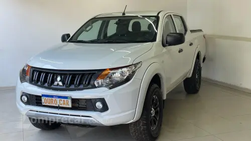 Mitsubishi L200 TRITON 2.4 16V Turbo GL CD 4X4 4 portas