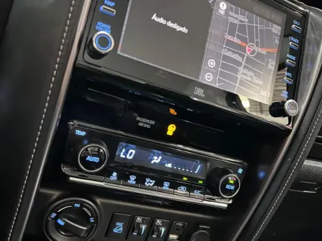 HILUX SW4 - 2.8 D-4D TURBO SRX 7L 4X4 AUTOMÁTICO