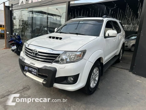 Toyota Hilux SW4 SRV D4-D 4x4 3.0 TDI Dies. Aut 4 portas