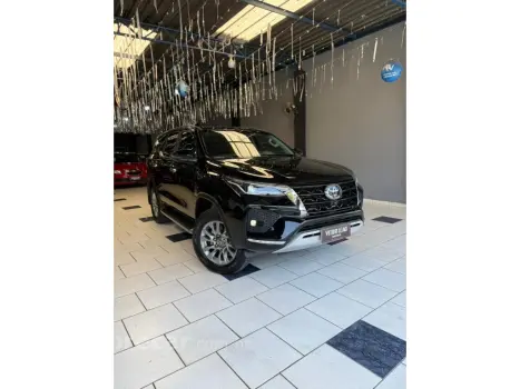 Toyota HILUX SW4 2.8 D-4D TURBO DIESEL SRX 7L 4X4 AUTOMÁTICO 4 portas