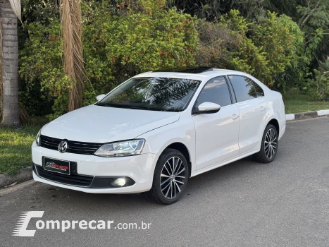 Volkswagen JETTA 2.0 TSI Highline 211cv 4 portas