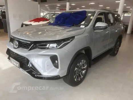 Toyota HILUX SW4 2.8 D-4D TURBO SRX PLATINUM 7L 4X4 AUTOMÁTICO 4 portas