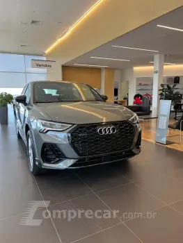 Audi Q3 2.0 40 TFSI Sportback Performance Black Quattro 4 portas