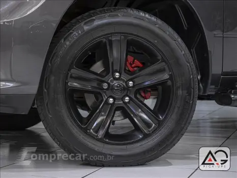 CLASSIC 5.7 V8 Laramie Night Edition CD 4X4