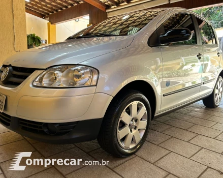 Volkswagen FOX 1.6 MI Route 8V 4 portas