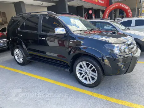 HILUX 2.8 SW4 4X4 8V