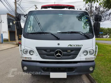 Accelo 1017 + Plataforma Engetruck