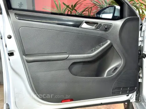 JETTA 2.0 TSI HIGHLINE 211CV GASOLINA 4P TIPTRONIC