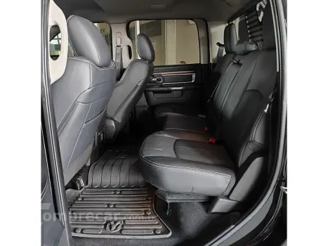 CLASSIC 5.7 V8 GASOLINA LARAMIE NIGHT EDITION CD 4X4 AUTOMÁT