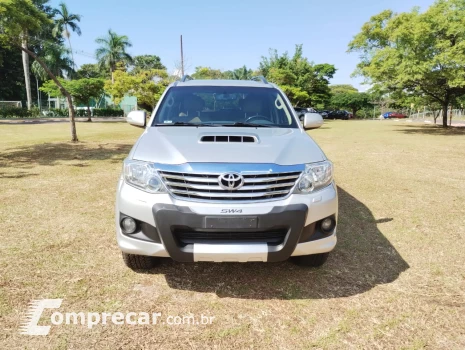 Toyota HILUX 3.0 SRV 4X4 CD 7 Lugares 16V Turbo Intercooler 4 portas