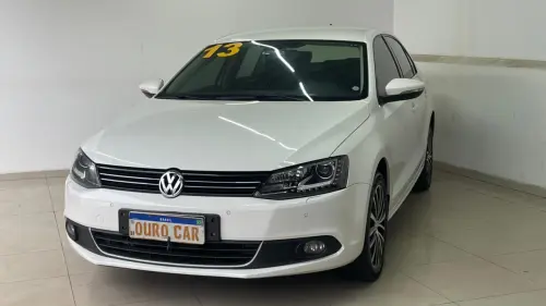 Volkswagen JETTA 2.0 TSI Highline 211cv 4 portas