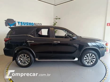 HILUX SW4 2.8 D-4D TURBO SRX 7L 4X4 AUTOMÁTICO