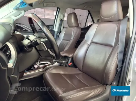 HILUX SW4 2.8 SRX 4X4 7 LUGARES 16V TURBO INTERCO