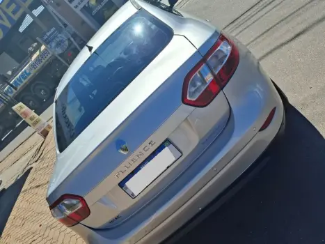 Fluence 2.0 Dynamique 16V Flex 4P Manual