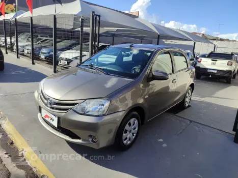 Toyota Etios Hatch 1.3 16V 4P FLEX 4 portas