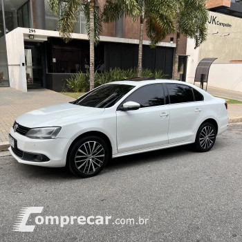 Volkswagen JETTA 2.0 TSI Highline 200cv 4 portas