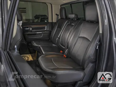 CLASSIC 5.7 V8 Laramie Night Edition CD 4X4