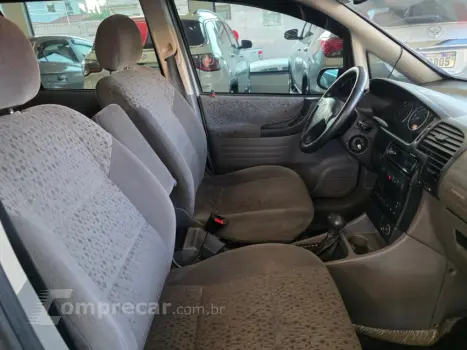 ZAFIRA 2.0 MPFI Elegance 8V