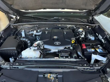 HILUX SW4 2.8 D-4d Turbo SRX 7L 4X4