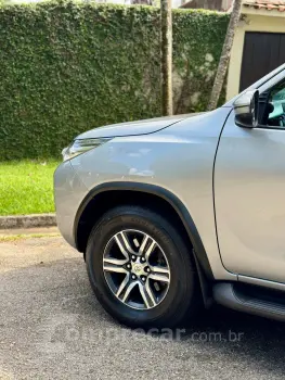 HILUX SW4 2.7 SR 4X2 7 Lugares 16V