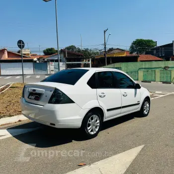 FIESTA 1.6 MPI Class Sedan 8V