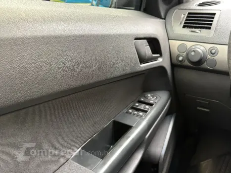 VECTRA 2.0 MPFI Expression 8V