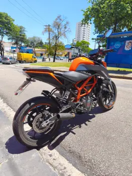 390 Duke Modelo sem Versão