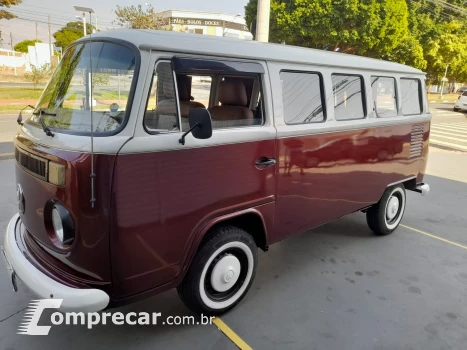 Volkswagen KOMBI 1.6 MI STD 8V 4 portas