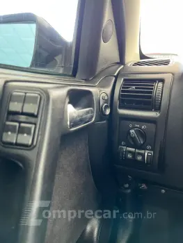 ASTRA 2.0 MPFI Advantage Sedan 8V