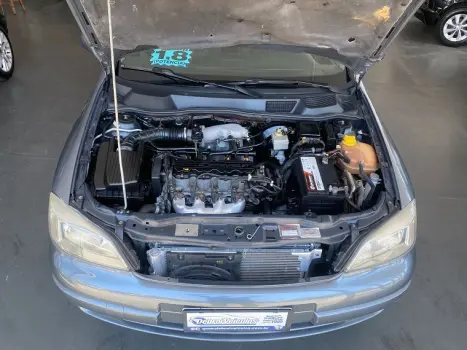 ASTRA 1.8 MPFI Millenium II Sedan 8V