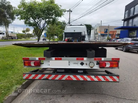 Accelo 1017 + Plataforma Engetruck