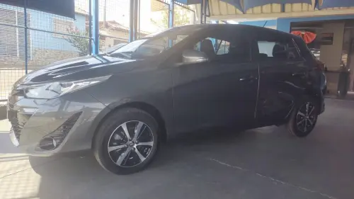 Toyota Yaris XLS automático/ teto 4 portas