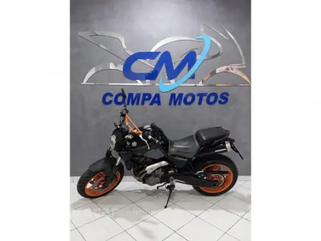 Yamaha MT-03 - Naked