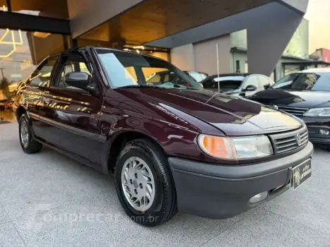 LOGUS 1.8 GLS 8V ÁLCOOL 2P MANUAL