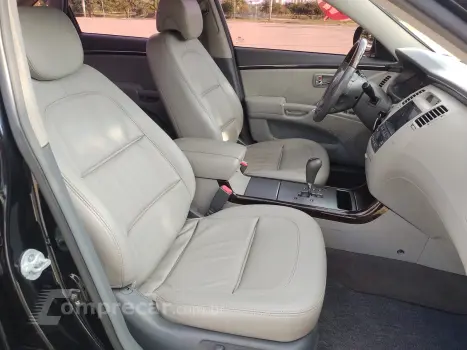 AZERA 3.3 MPFI GLS Sedan V6 24V