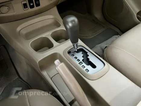 HILUX SW4 2.7 SR 4X2 7 LUGARES 16V GASOLINA 4P AU