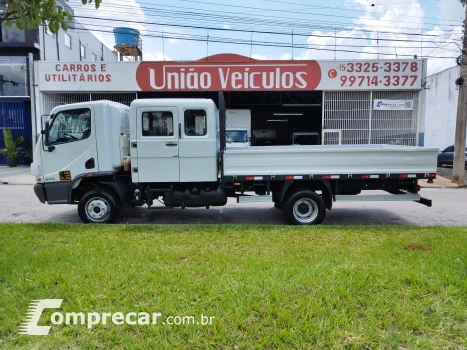 Mercedes-Benz Accelo 815 (Carroceria + cabine Suplementar) 4 portas