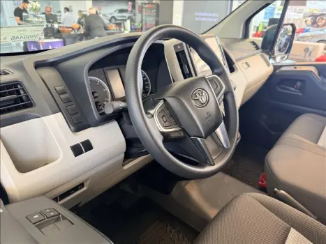 HIACE 2.8 D-4d Turbo Minibus 15+1 DX