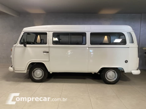 Volkswagen KOMBI 1.4 MI STD Lotação 8V 4 portas